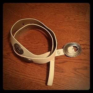 9 West XL white scalloped edge ladies belt